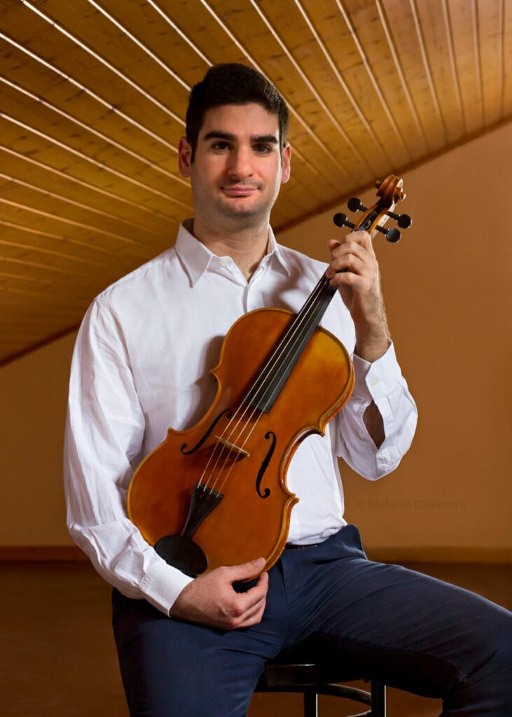 Fondatore e insegnante della scuola musicale Casa Musicale Trecate - Marco Calderara